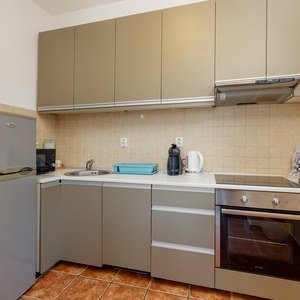 Apartment 2/3