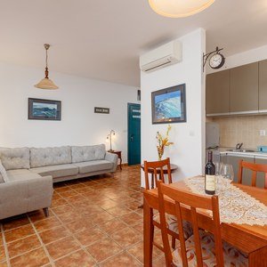 Apartment 2/3